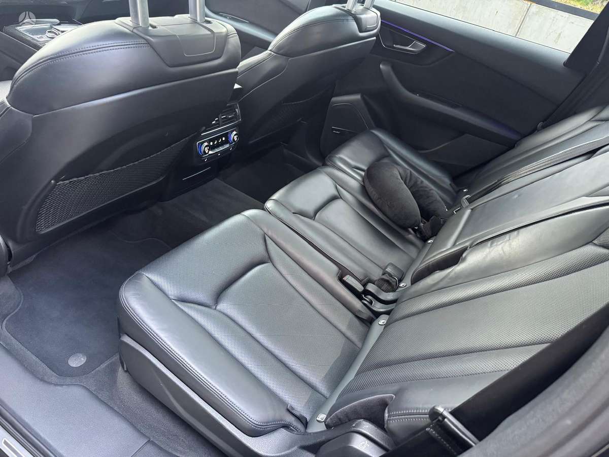 Audi Q7, 3.0 l., off-road / crossover