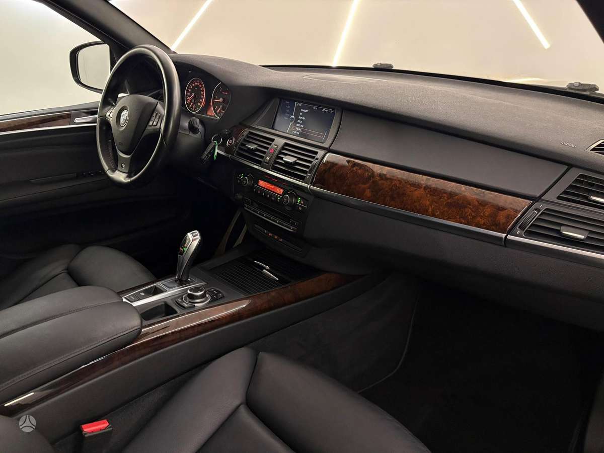 BMW X5, 3.0 l., visureigis / krosoveris