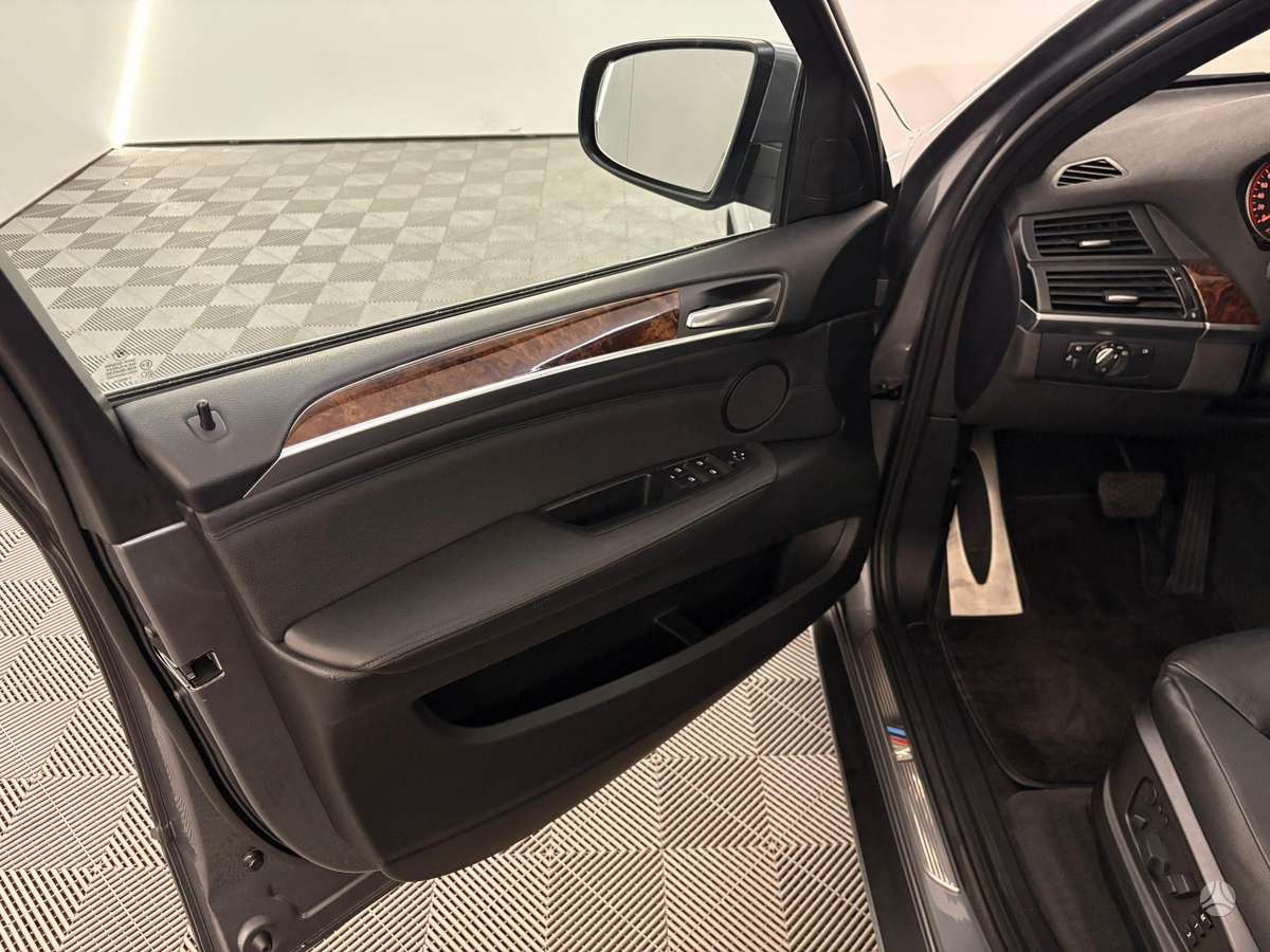 BMW X5, 3.0 l., visureigis / krosoveris