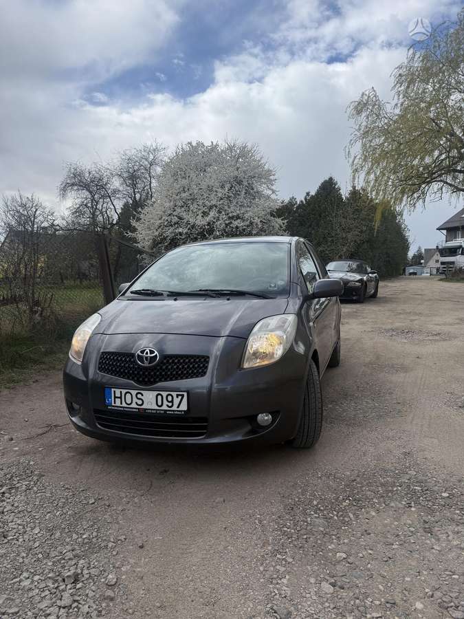 Toyota Yaris - 1
