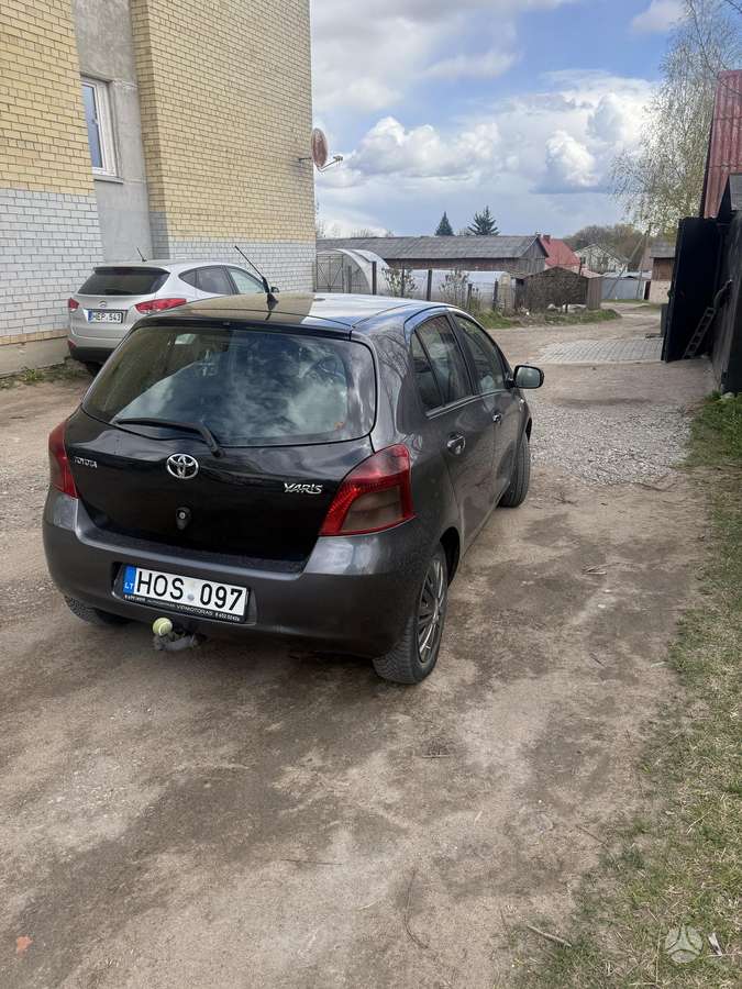 Toyota Yaris - 4