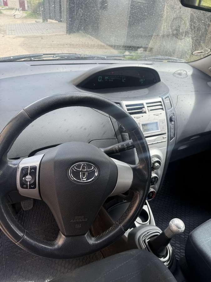Toyota Yaris - 8