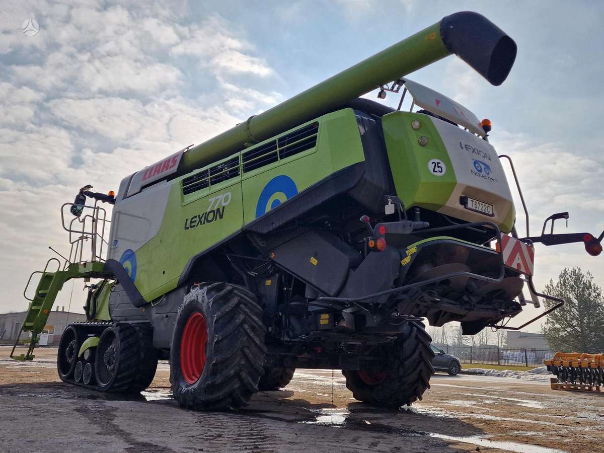Claas Lexion 770TT, combine harvesters