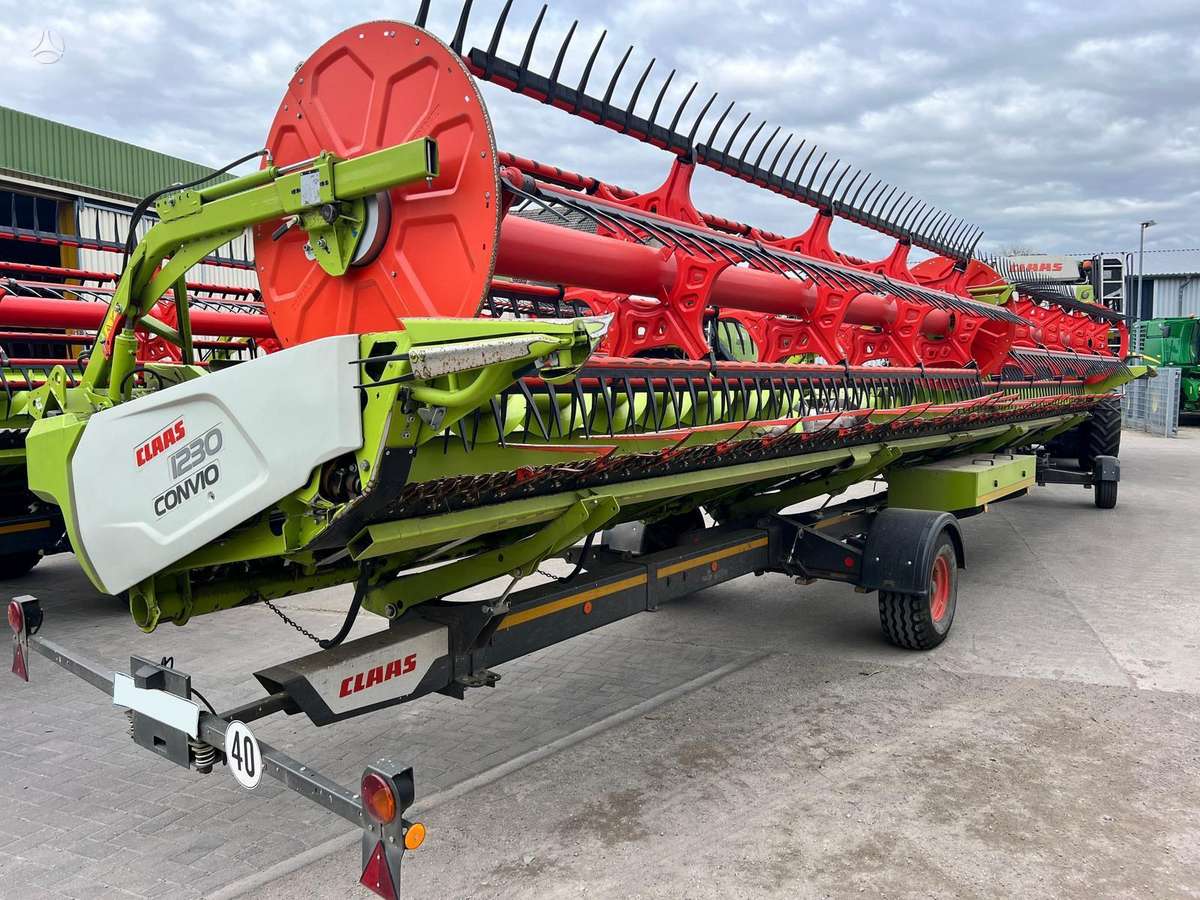 Claas Lexion 8800TT, kombainai