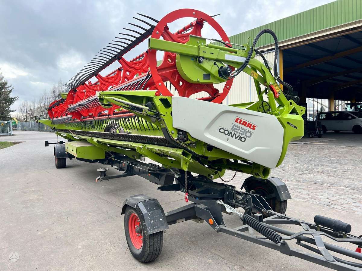 Claas Lexion 8800TT, combine harvesters