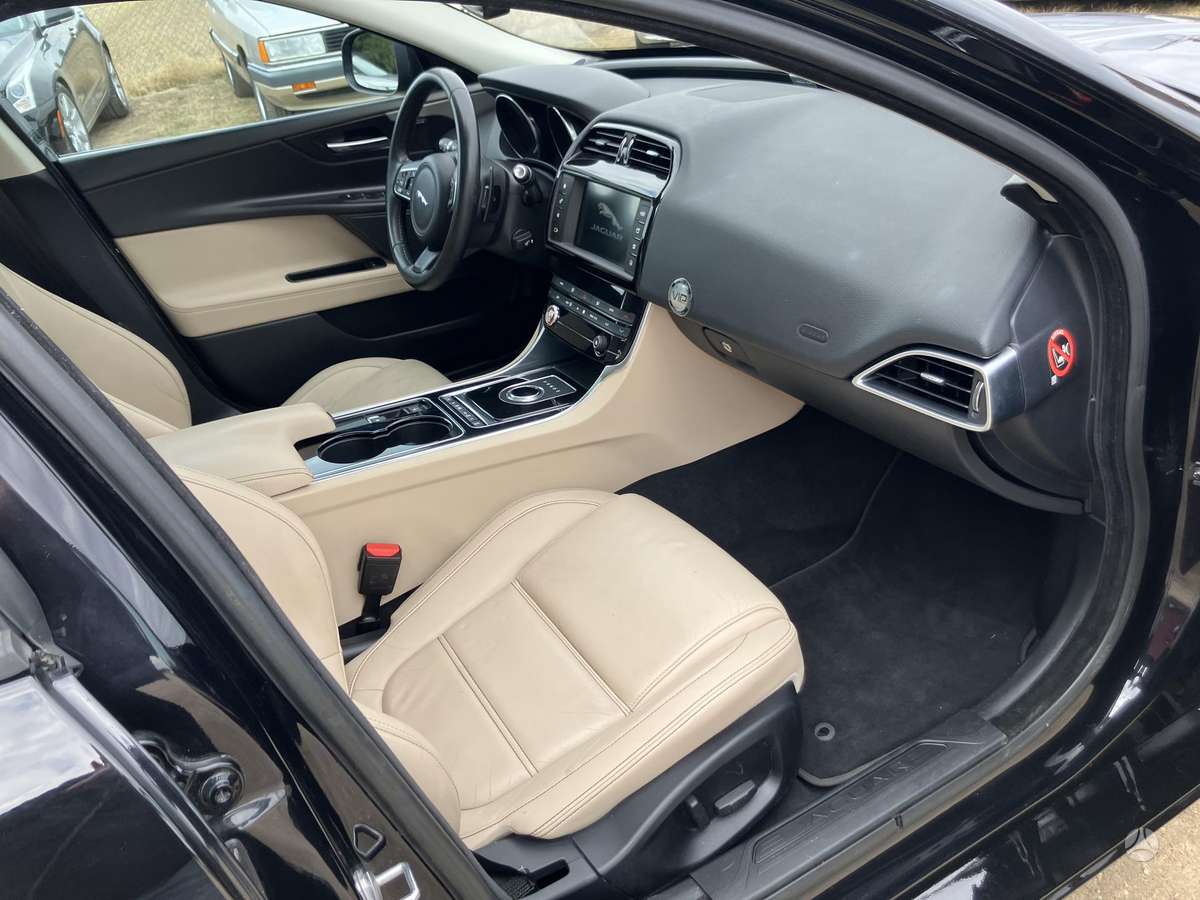 Jaguar XE, 2.0 l., Седан