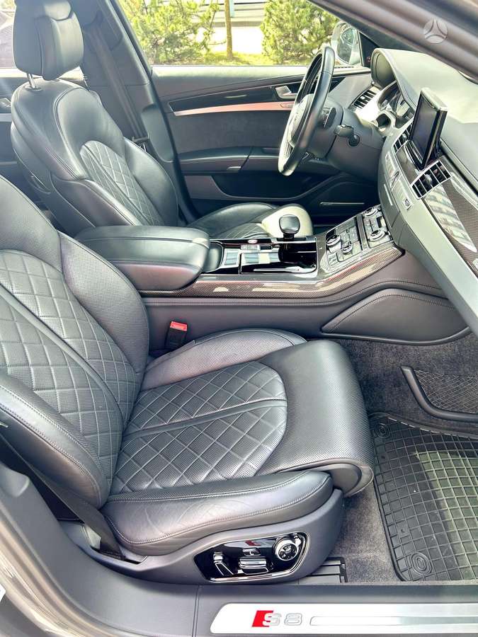 Audi S8, 4.0 l., saloon / sedan