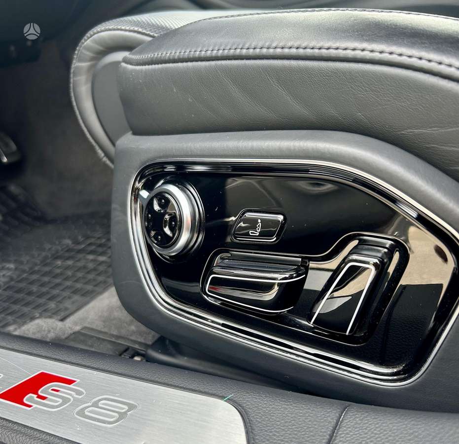Audi S8, 4.0 l., saloon / sedan