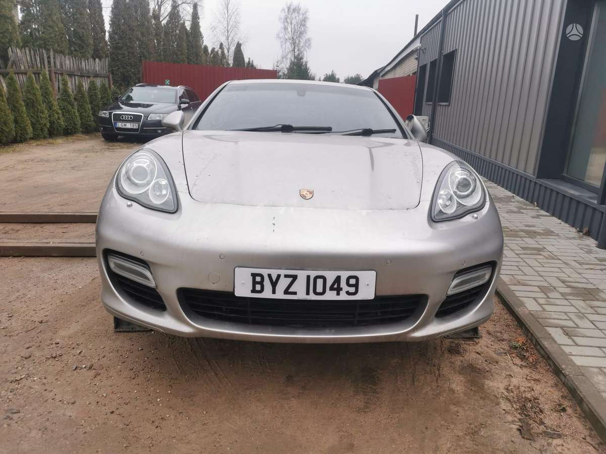 Porsche Panamera dalimis
