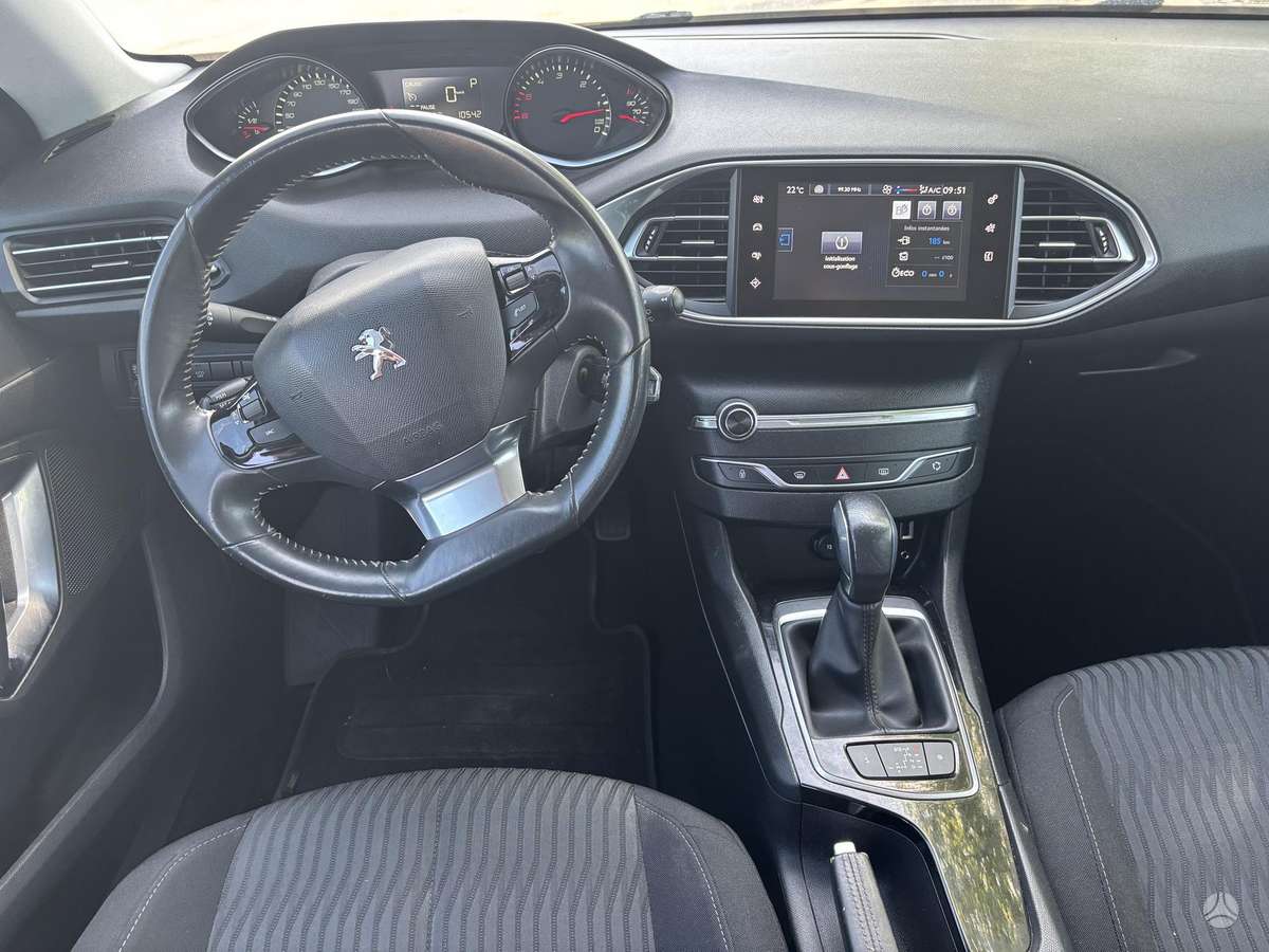 Peugeot 308 - 8