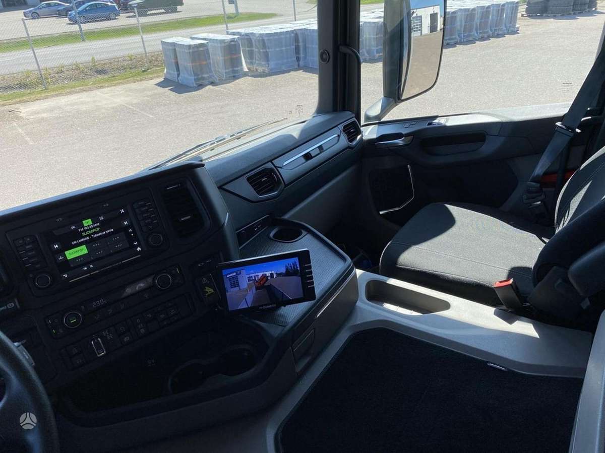 Scania G 560 8x4, с краном