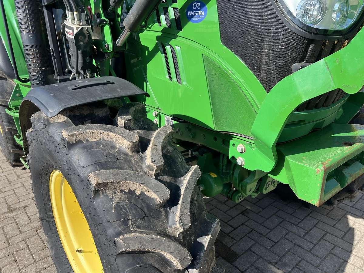 John Deere 6125M, tractors