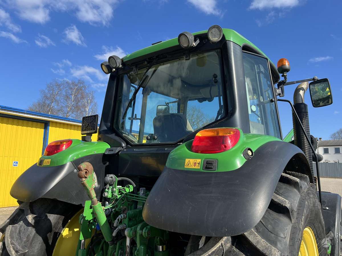 John Deere 6125M, тракторы