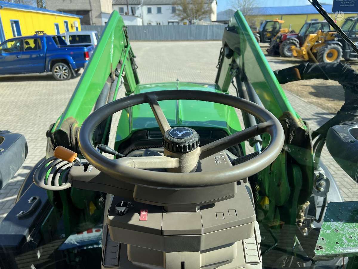 John Deere 6125M, tractors