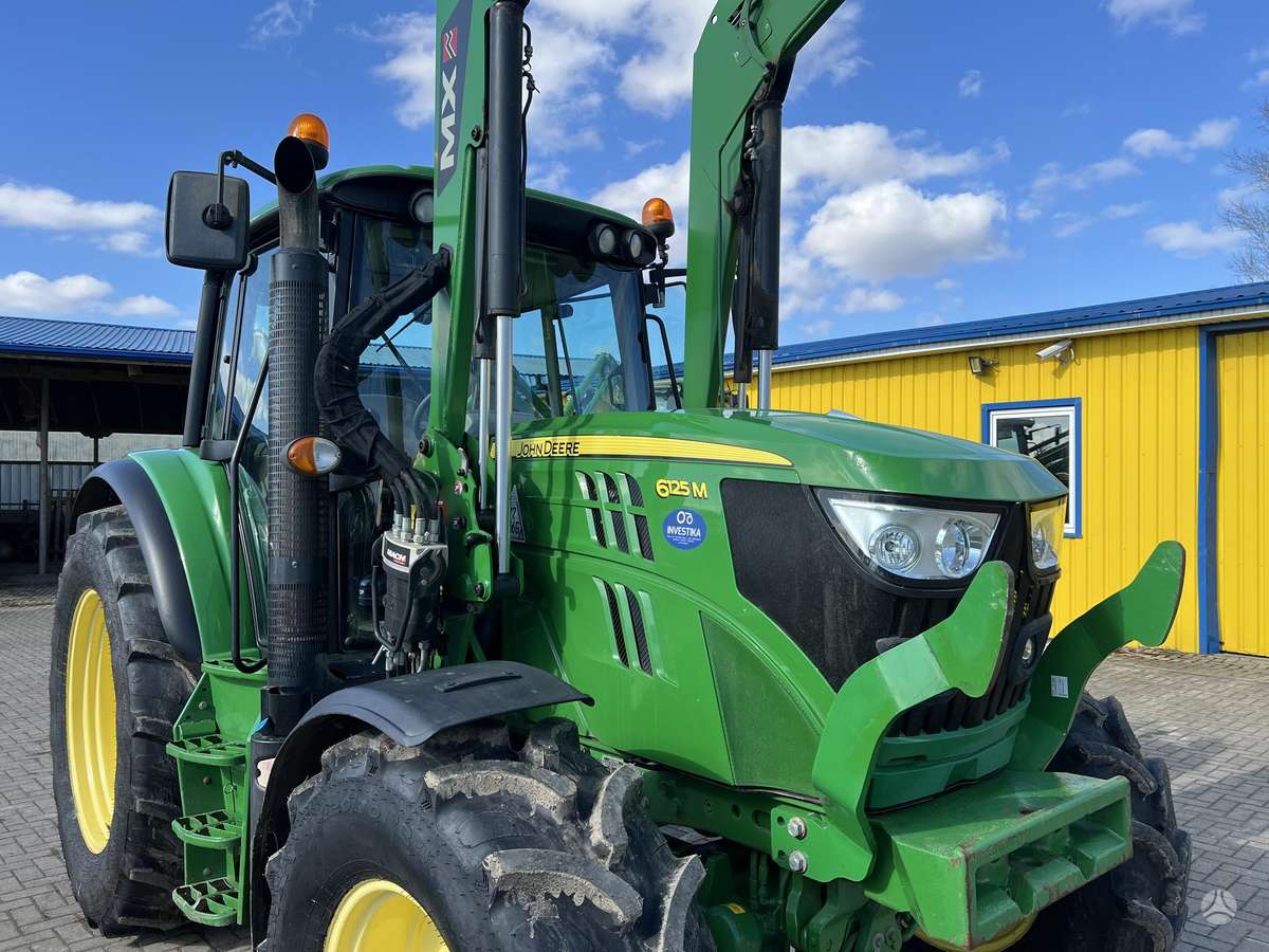 John Deere 6125M, tractors