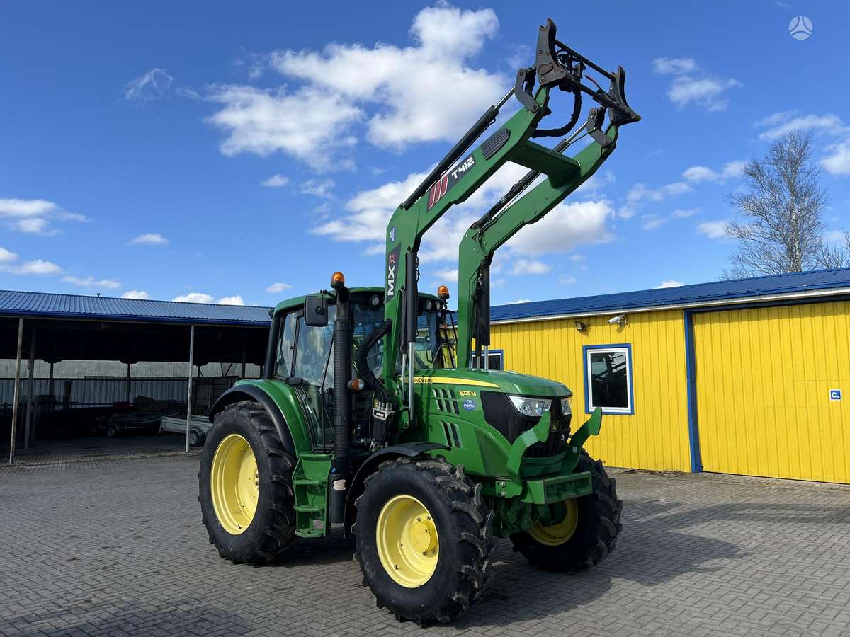 John Deere 6125M, tractors