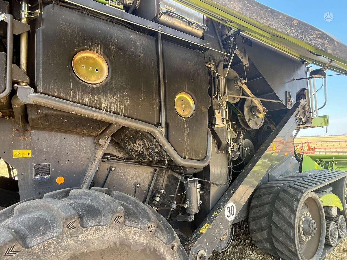 Claas Lexion 770TT, combine harvesters