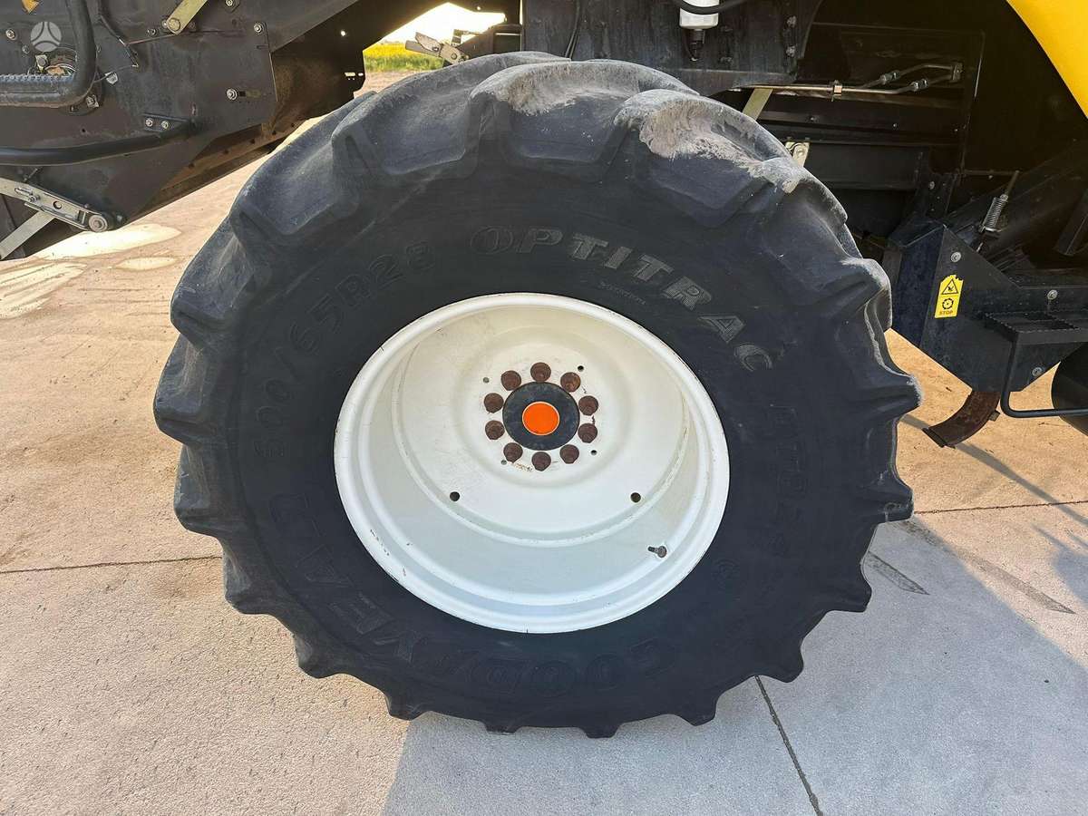 New Holland CR9080, комбайны