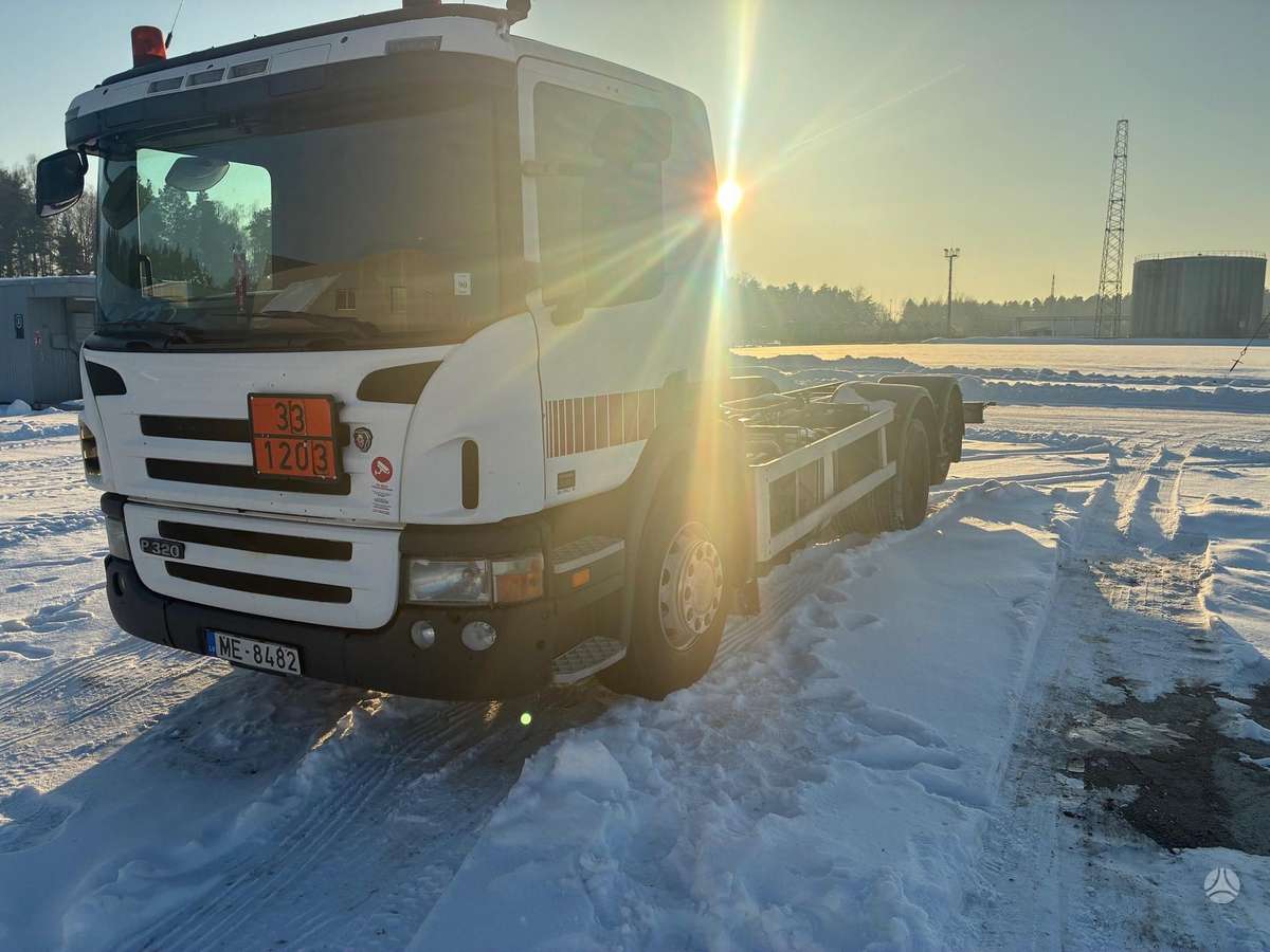 Scania P320, cab-chassis trucks