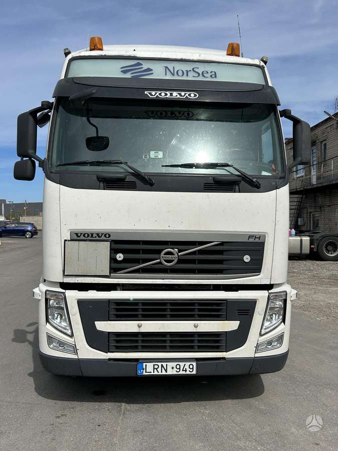 Volvo FH, double sleeper
