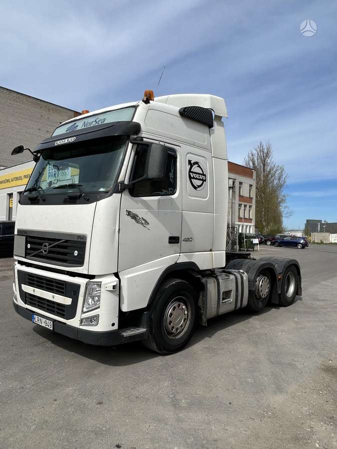 Volvo FH, double sleeper