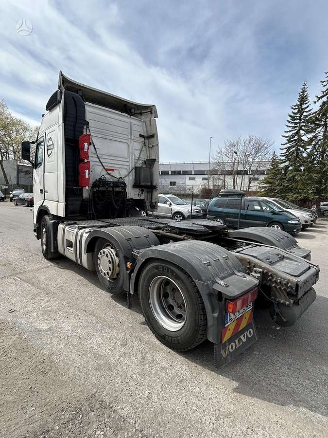 Volvo FH, double sleeper