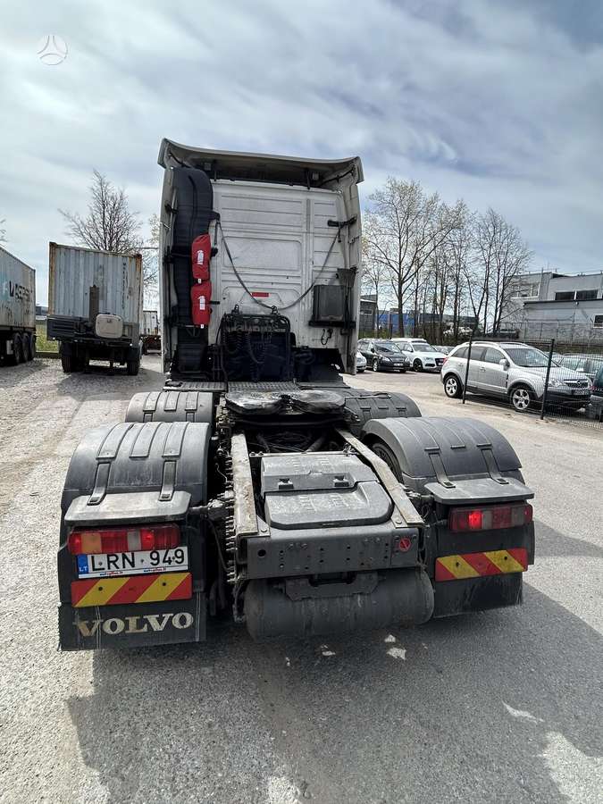 Volvo FH, double sleeper