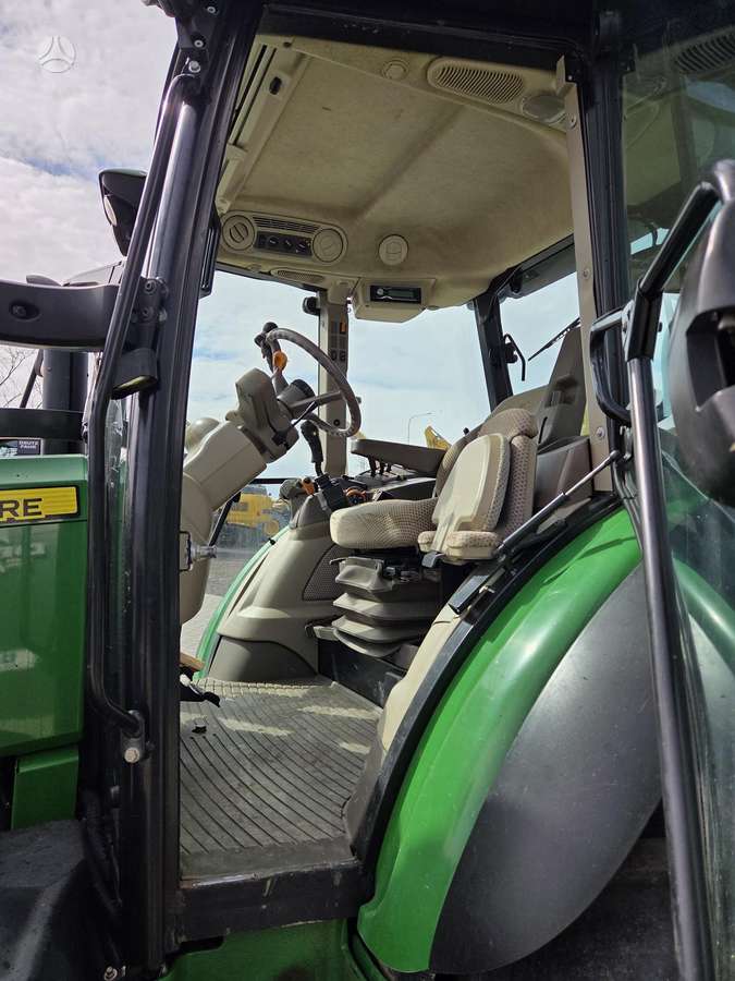 John Deere 5125 R, tractors
