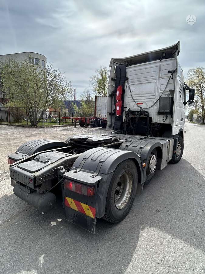 Volvo FH, double sleeper