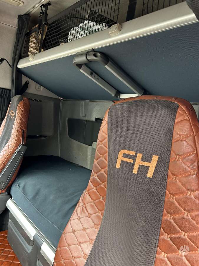 Volvo FH, double sleeper