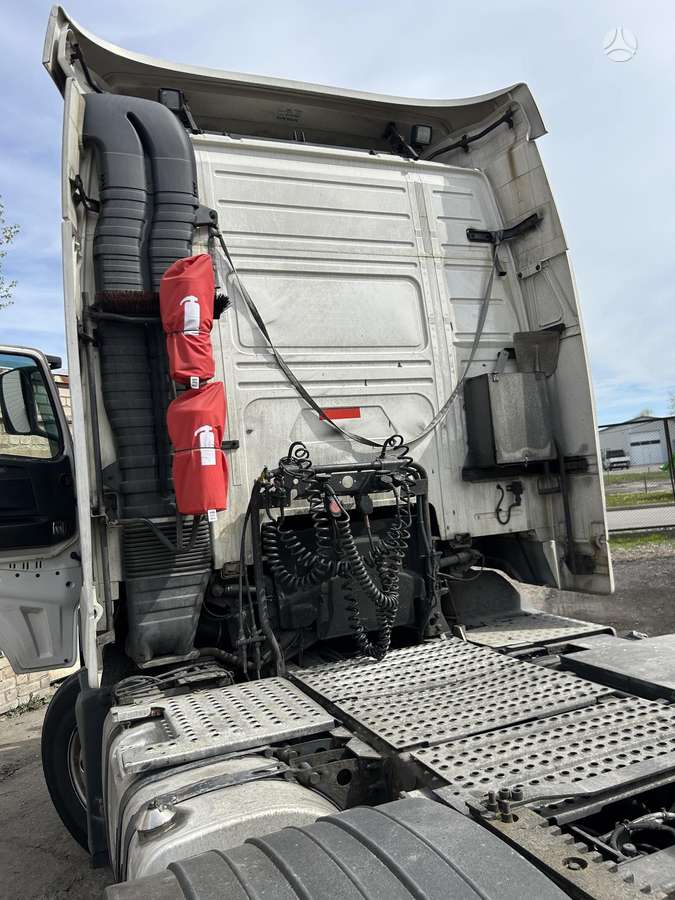 Volvo FH, double sleeper
