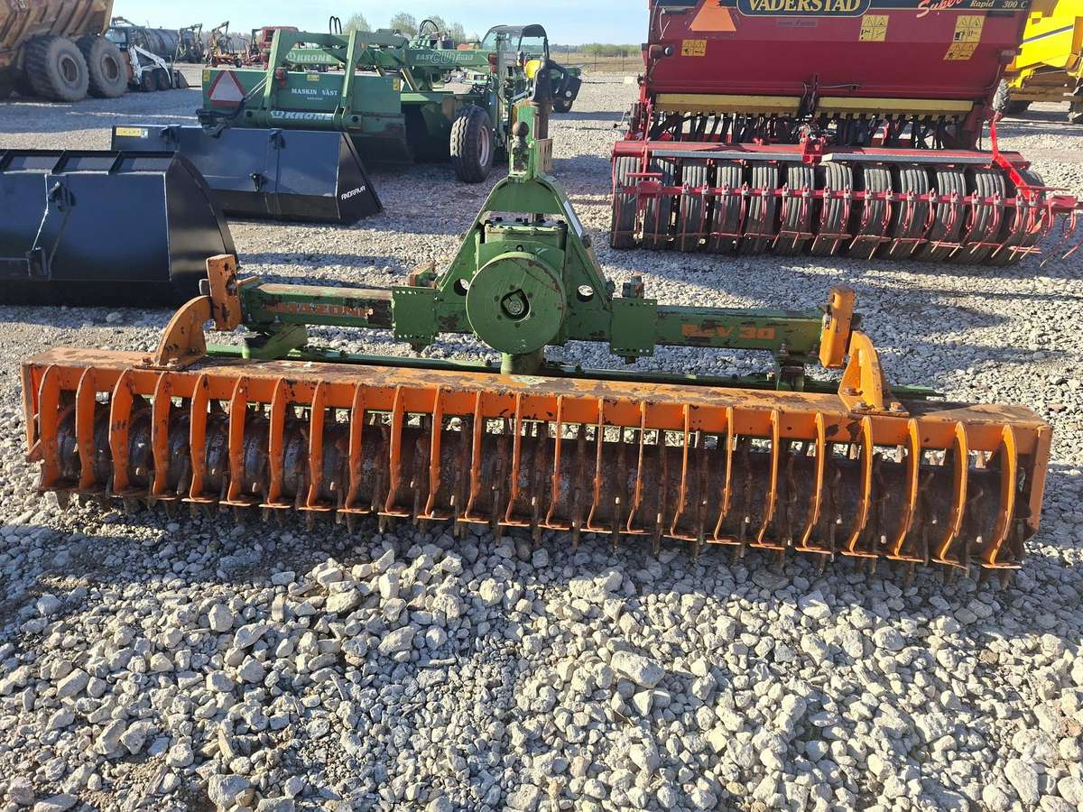 Amazone REV300, cutter
