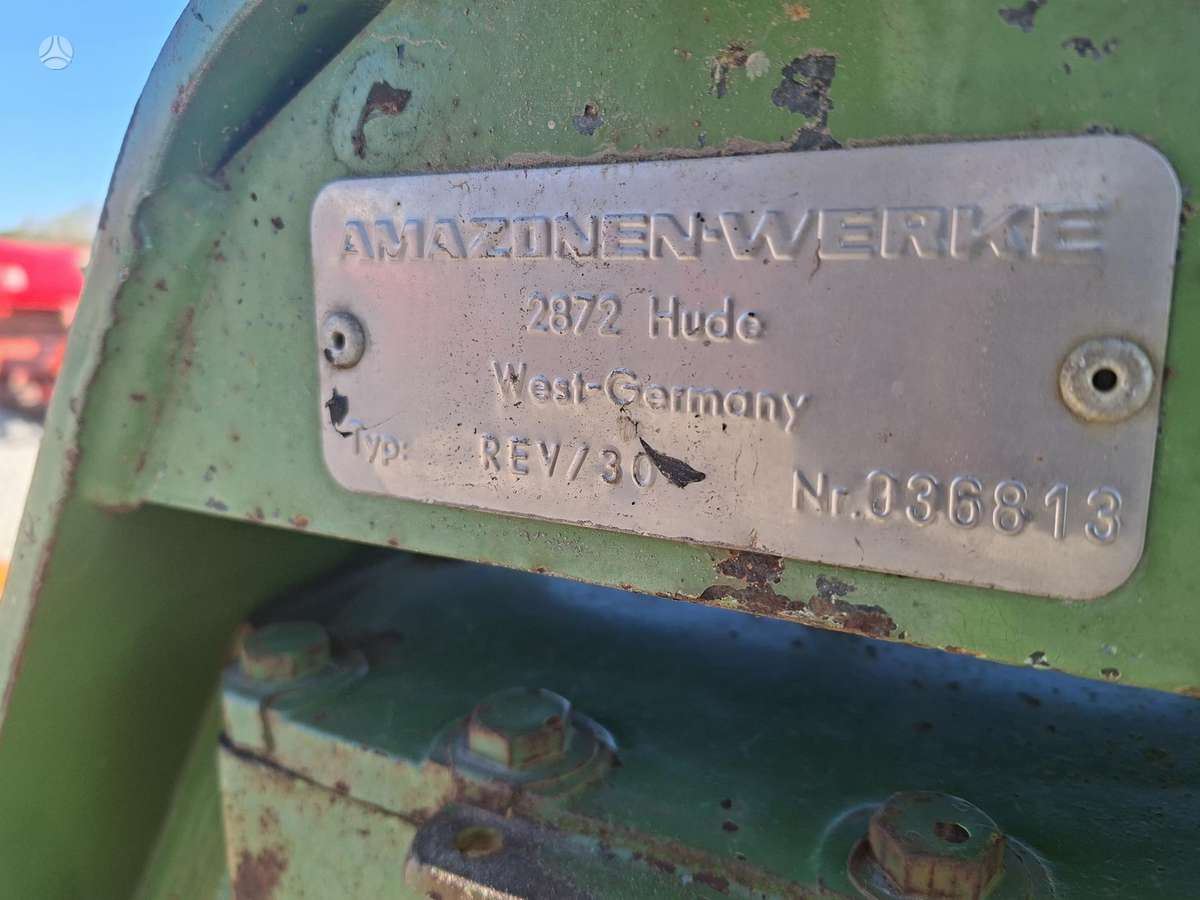 Amazone REV300, cutter