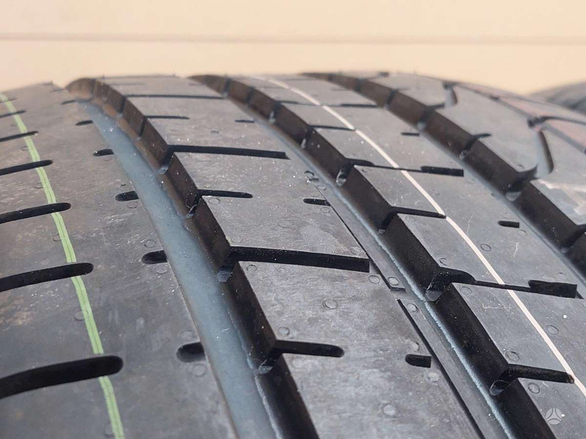 Pirelli PZERO, vasaras 275/35 R21