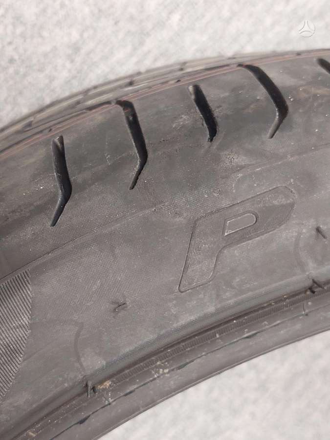 Pirelli PZERO, vasaras 275/35 R21