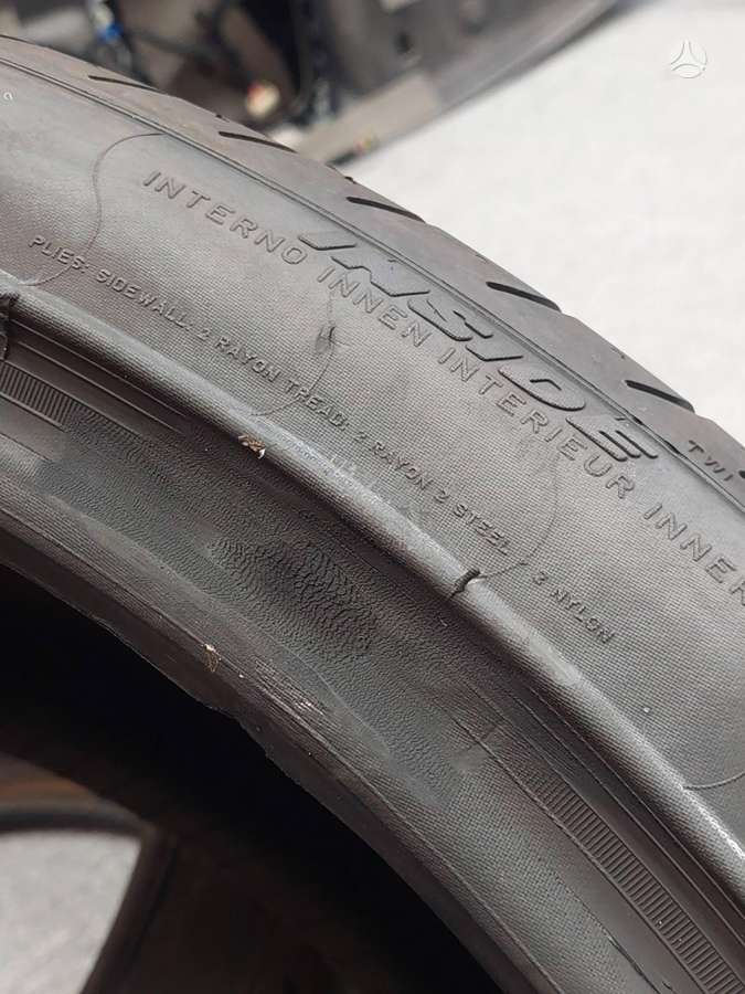 Pirelli PZERO, летние 275/35 R21