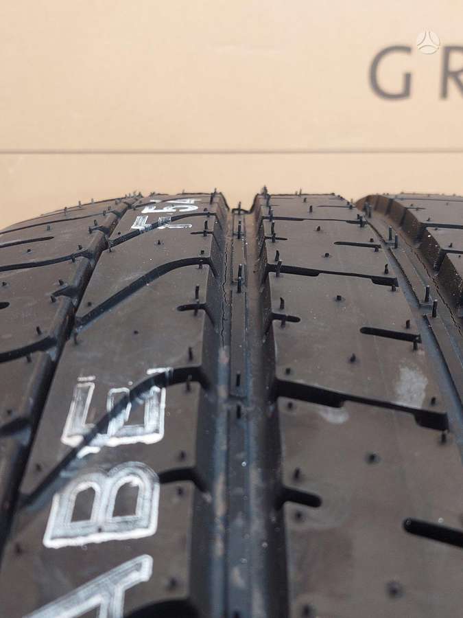 Pirelli PZERO, летние 275/35 R21