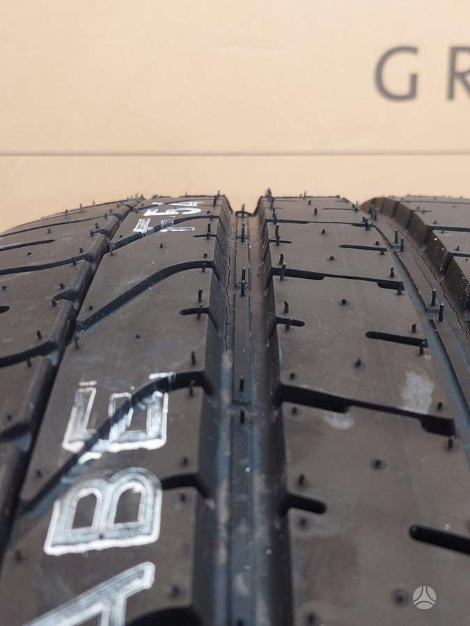 Pirelli PZERO, summer 275/35 R21