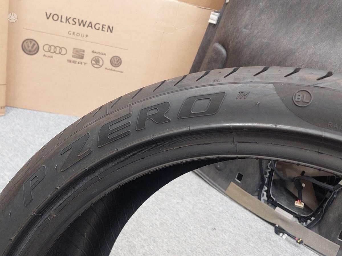Pirelli PZERO, vasaras 275/35 R21