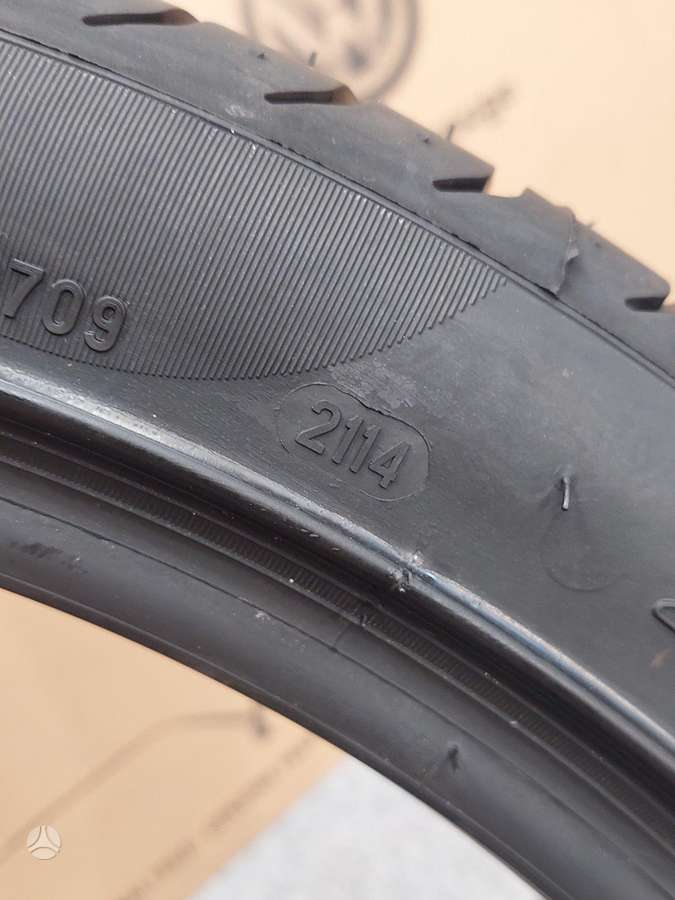 Pirelli PZERO, vasaras 275/35 R21