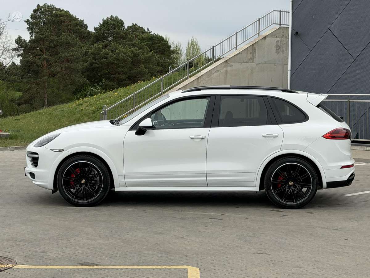 Porsche Cayenne - 5