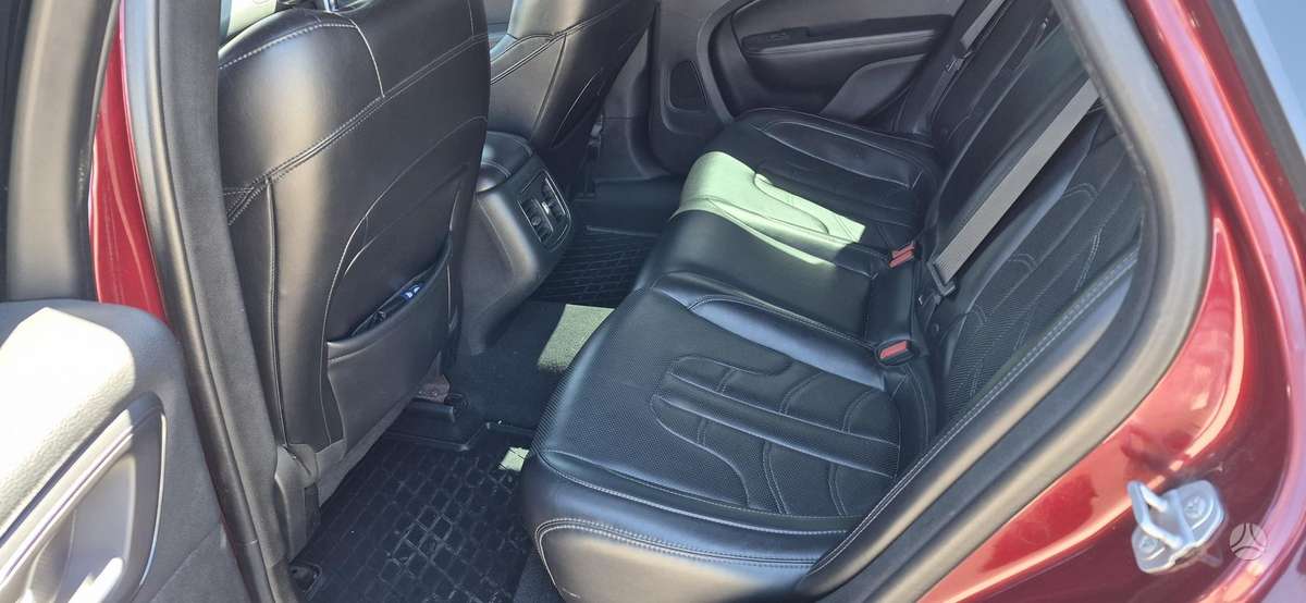 Chrysler 200, 3.6 l., sedanas