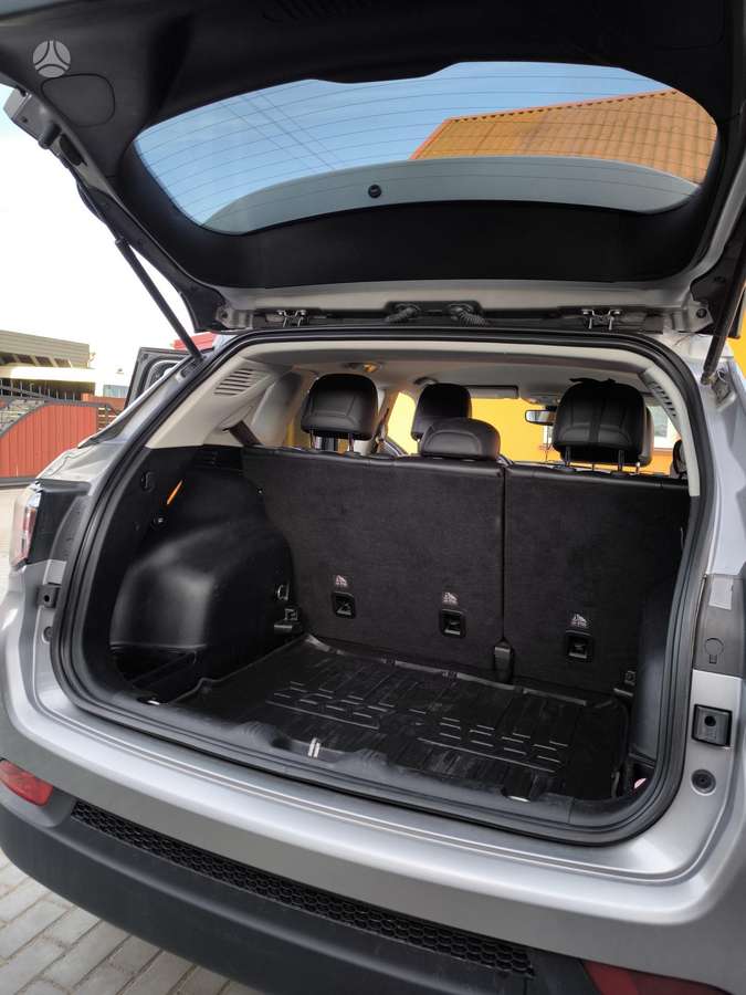 Jeep Compass, 2.4 l., off-road / crossover