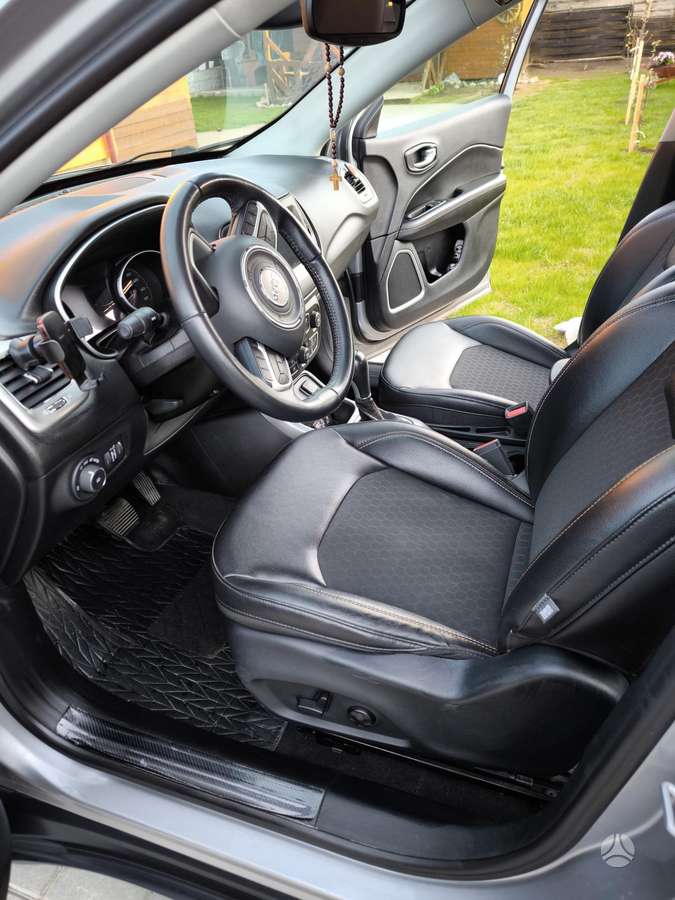 Jeep Compass, 2.4 l., off-road / crossover