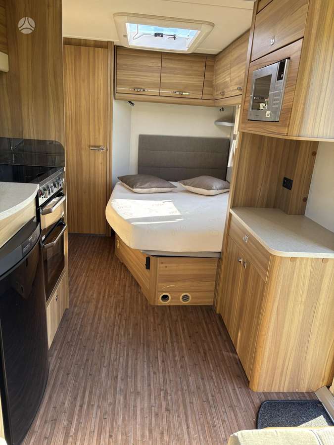 Bürstner Lunar, Elddis Sterling, caravans