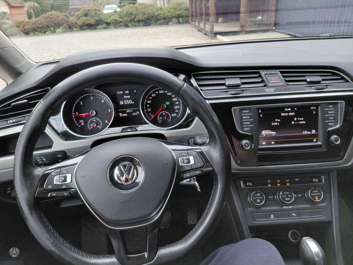 Volkswagen Touran - 9
