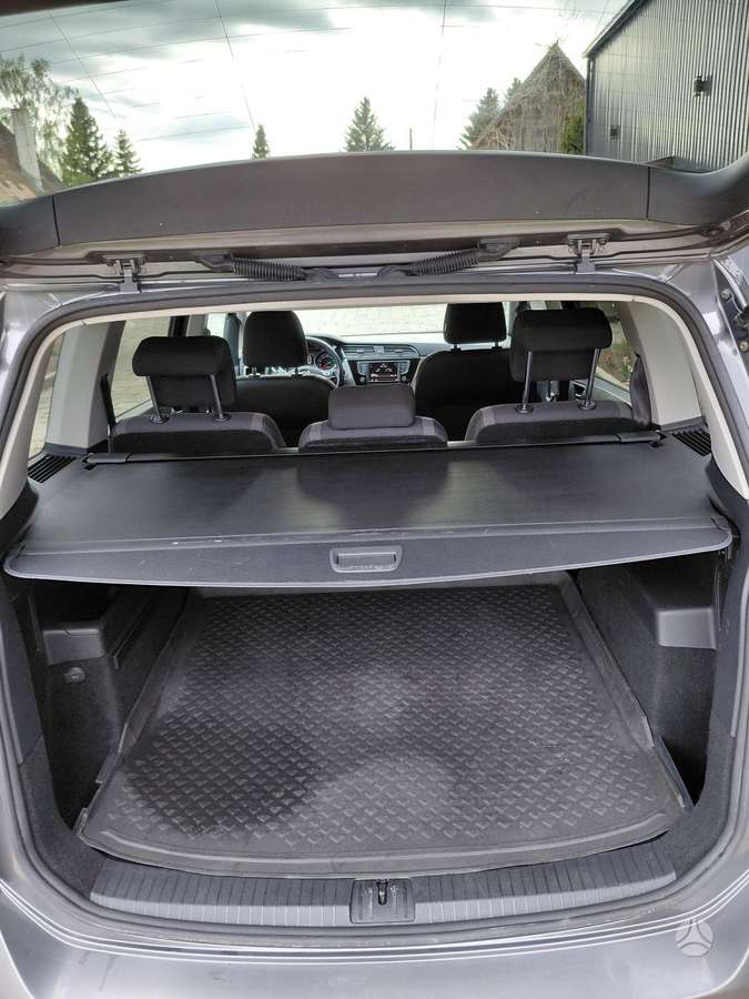 Volkswagen Touran - 10