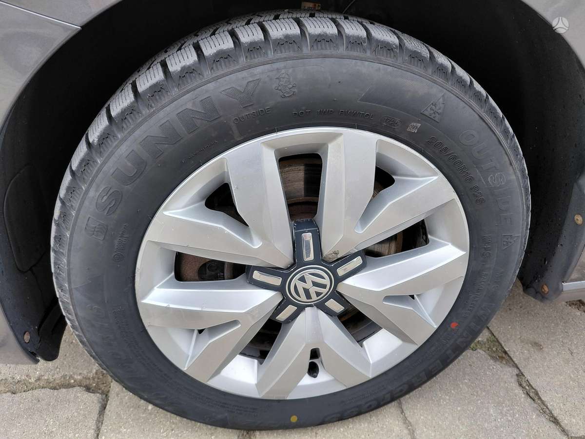 Volkswagen Touran - 12