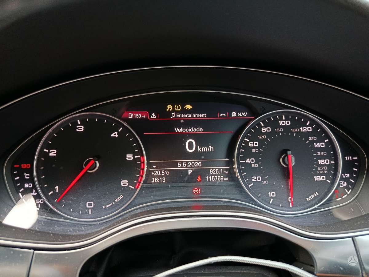 Audi A7, Седан