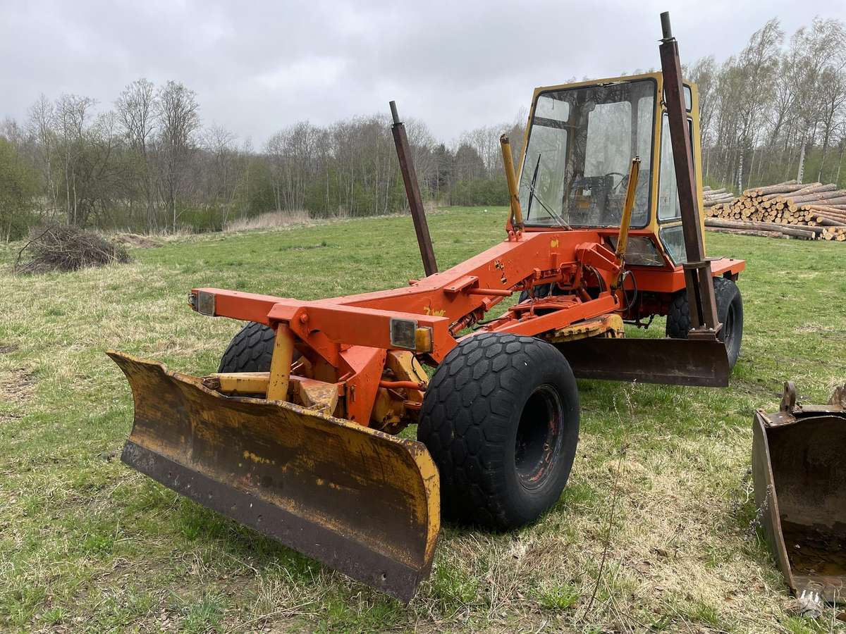 -Kita- Deutz MG, grader